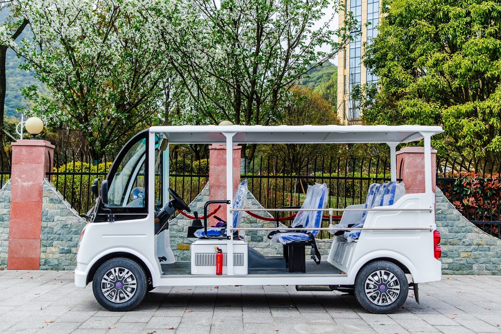 8座電動觀光車 8座電動觀光車