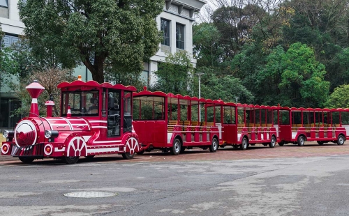 乘坐電動觀光小火車需要注意哪些事項？